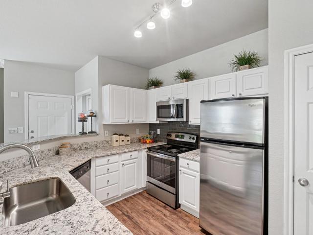 2 BR, 2 BA Apartment 18725 Dallas Parkway Unit 0611, Dallas, TX 75287