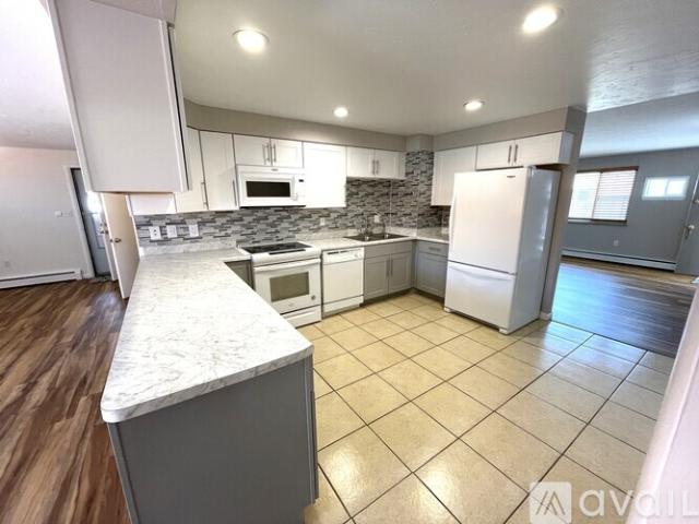 2 BR, 2 BA Apartment 1887 Independence St, Denver, CO 80215