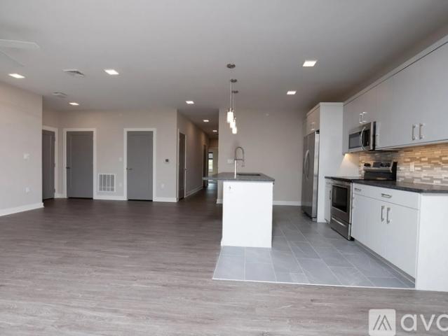 2 BR, 2 BA Apartment 18 Rivers Run Drive, Unit 203, Niskayuna, NY 12309
