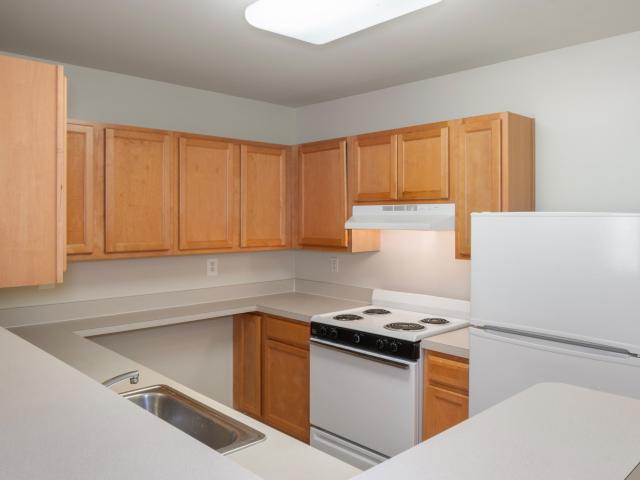 2 BR, 2 BA Apartment 1900 Grove Manor Dr Unit 122, Essex, MD 21221