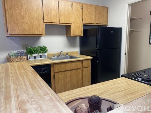 2 BR, 2 BA Apartment 1900 Oakdale Road, Unit 272, Modesto, CA 95355
