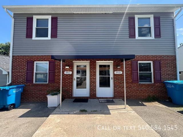 2 BR, 2 BA Apartment 1917 Wallace Avenue, Roanoke, VA 24012