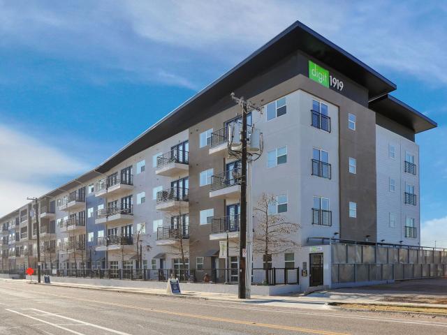2 BR, 2 BA Apartment 1919 S Akard St Unit 412, Dallas, TX 75215