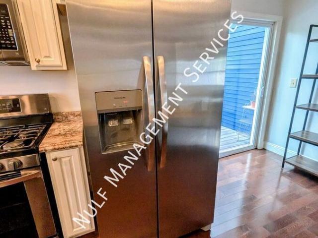 2 BR, 2 BA Apartment 1938 Shamokin Street, Pittsburgh, PA 15203