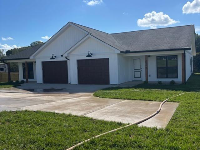 2 BR, 2 BA Apartment 197 Thomas Ln Unit A, Mount Airy, NC 27030