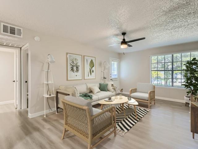 2 BR, 2 BA Apartment 1950 Oak Creek Lane Unit 105, Bedford, TX 76022