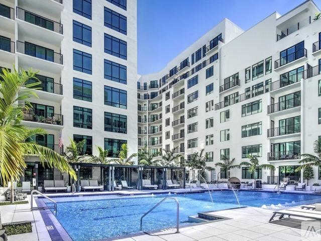 2 BR, 2 BA Apartment 1992 Main Street, Unit 2, Sarasota, FL 34236