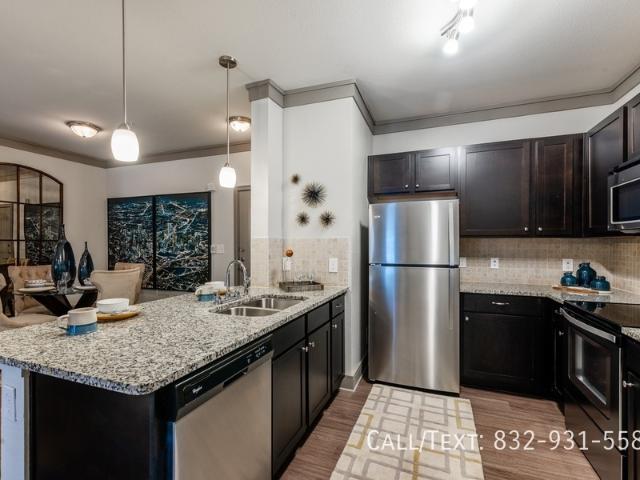 2 BR, 2 BA Apartment 19950 Crescent Green Dr, Houston, TX 77094