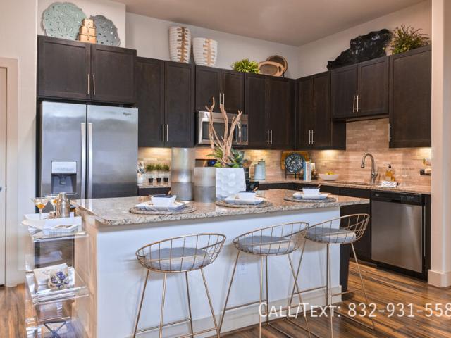 2 BR, 2 BA Apartment 1000 Autumnwood Way, The Woodlands, TX 77380