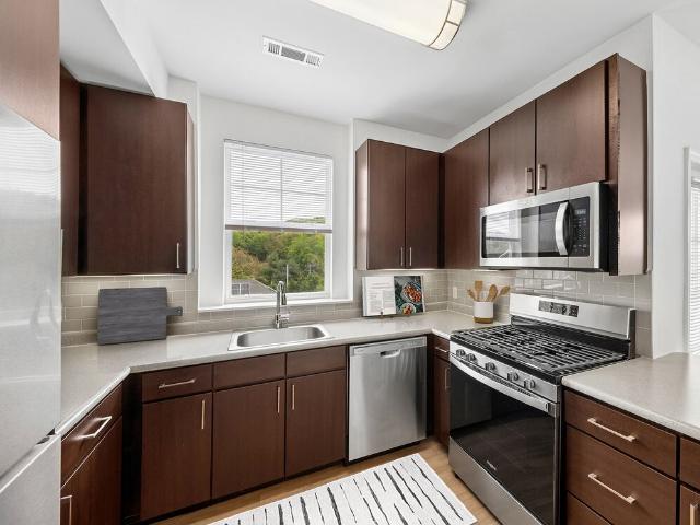 2 BR, 2 BA Apartment 1000 Avalon Way Unit 006 6204, Bloomingdale, NJ 07403