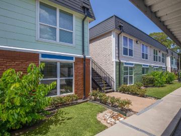2 BR, 2 BA Apartment 1001 Pinemont Drive Unit 095, Houston, TX 77018