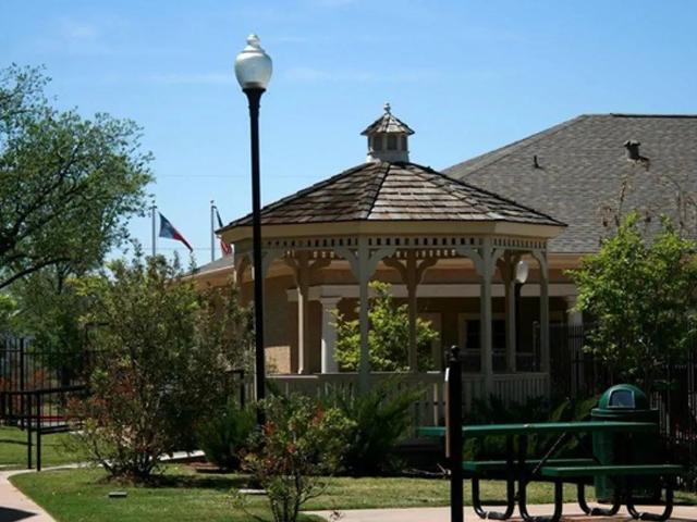 2 BR, 2 BA Apartment 1001 Redwood Ave Unit 6 6 614, Wichita Falls, TX 76301