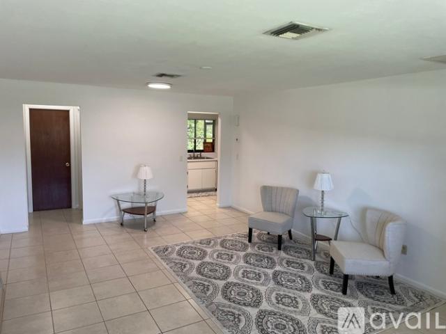2 BR, 2 BA Apartment 10022 8th St N, Unit B, Naples, FL 34108