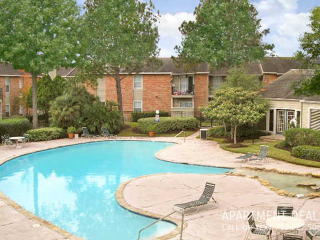 2 BR, 2 BA Apartment 1006 Greens RdÂ, Houston, TX 77060