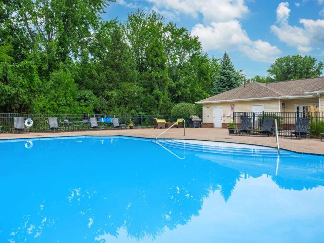 2 BR, 2 BA Apartment 100 Mariners Circle Unit 102C, Sheffield Lake, OH 44054