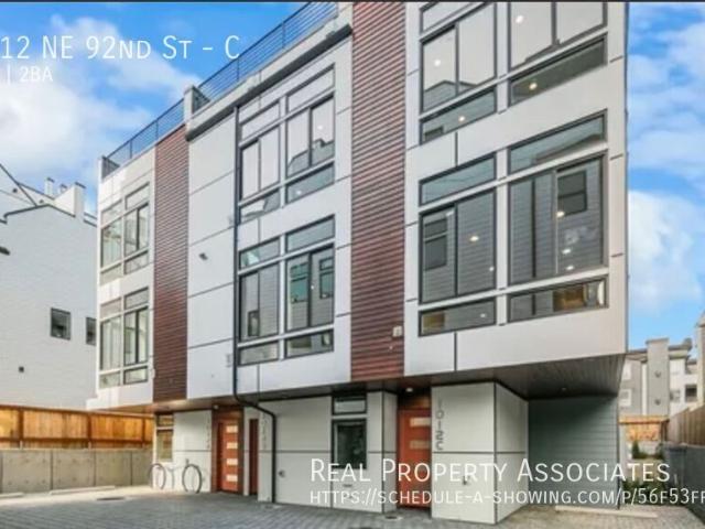 2 BR, 1.5 BA Apartment 1012 NE 92nd St, Seattle, WA 98115