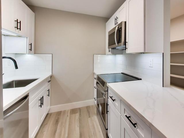 2 BR, 2 BA Apartment 1016 Continentals Way, Belmont, CA 94002