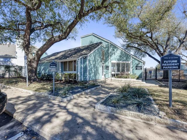 2 BR, 2 BA Apartment 1016 Camino la Costa Unit 1005, Austin, TX 78752