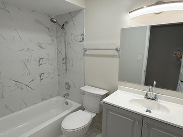 2 BR, 2 BA Apartment 1018 Castilian Court, Unit #104, Glenview, IL 60025