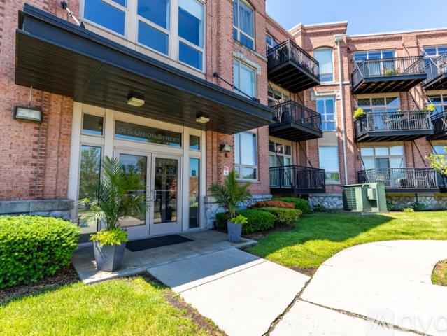 2 BR, 2 BA Apartment 101 S Union St, Unit 213, Plymouth, MI 48170