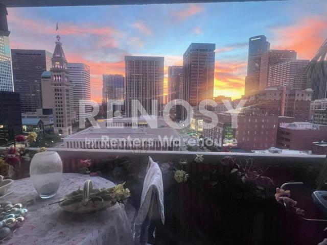 2 BR, 2 BA Apartment 1020 15th St, Denver, CO 80202