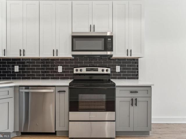 2 BR, 2 BA Apartment 1028 W Dauphin St, Philadelphia, PA 19133