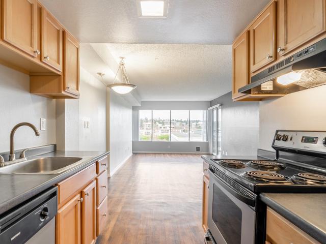 2 BR, 2 BA Apartment 10306 Meridian Avenue North Unit 722, Seattle, WA 98133