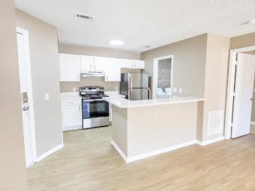 2 BR, 2 BA Apartment 1036 Caledon Ct, Greenville, SC 29615