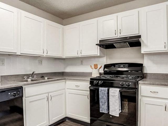 2 BR, 2 BA Apartment 10380 Conser Street Unit 4261H2, Overland Park, KS 66212