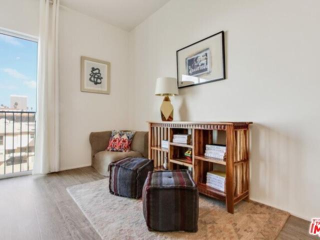 2 BR, 2 BA Apartment 1038 South Mariposa Avenue, Los Angeles, CA 90006
