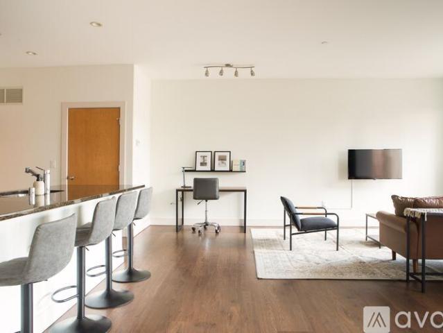 2 BR, 2 BA Apartment 1040 N Cass St, Unit 306, Milwaukee, WI 53202