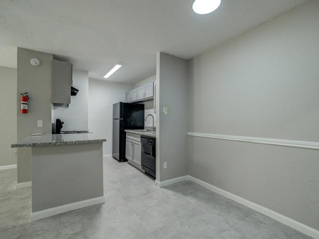 2 BR, 2 BA Apartment 10615 Beechnut St Unit 1302, Houston, TX 77072