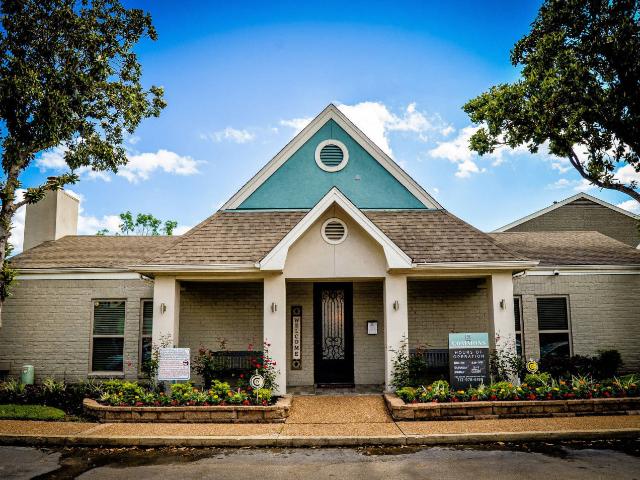 2 BR, 2 BA Apartment 10751 Meadowglen Ln Unit 066, Houston, TX 77042