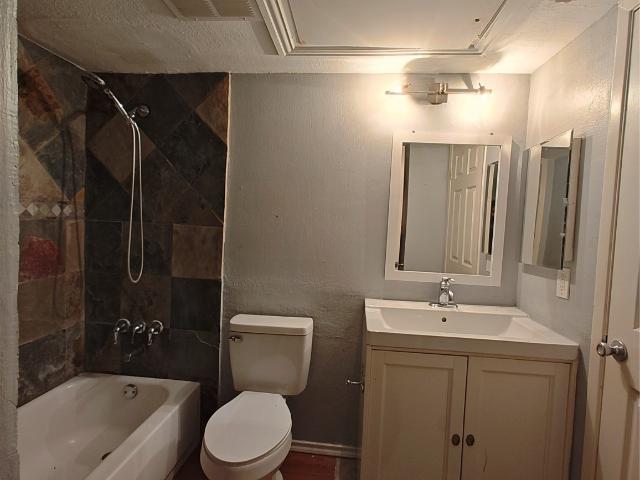 2 BR, 2 BA Apartment 10855 Meadowglen Lane, Houston, TX 77042