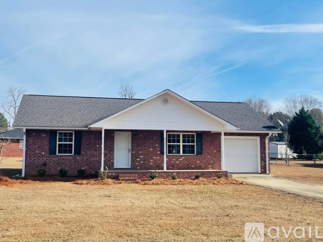 2 BR, 2 BA Apartment 109 Lincoln Dr, Glennville, GA 30427
