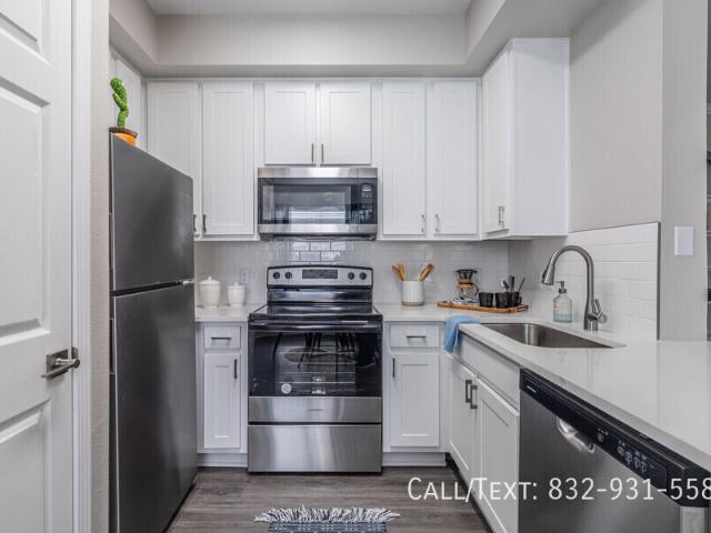2 BR, 2 BA Apartment 11000 Shadow Creek Pkwy, Pearland, TX 77584