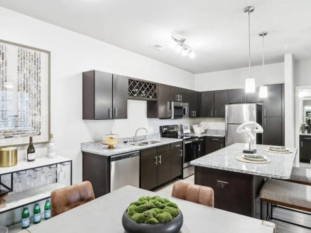 2 BR, 2 BA Apartment 1100 Huntington Dr Unit 202, Mundelein, IL 60060