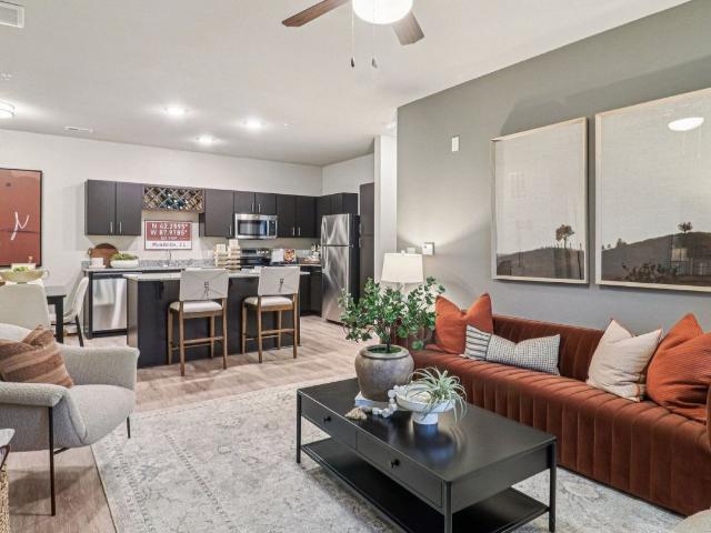 2 BR, 2 BA Apartment 1100 Huntington Dr Unit 211, Mundelein, IL 60060