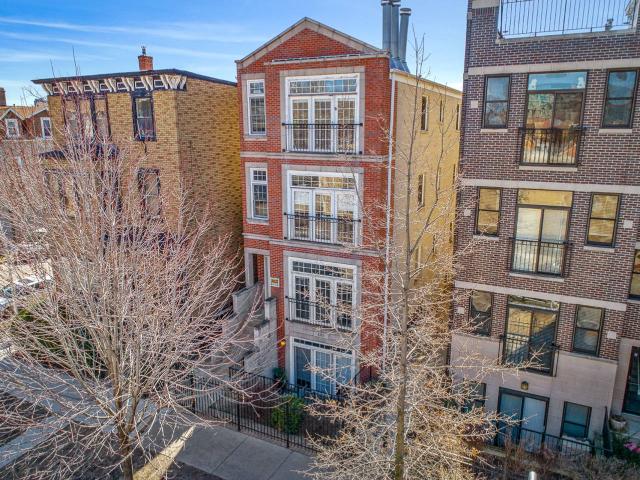 2 BR, 2 BA Apartment 1103 West Cornelia Avenue Unit 1103 2, Chicago, IL 60657