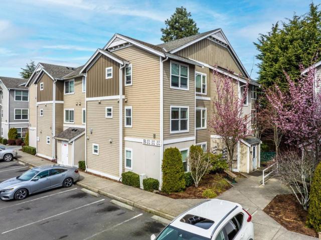 2 BR, 2 BA Apartment 11050 16th Avenue Southwest Unit B301, Seattle, WA 98146