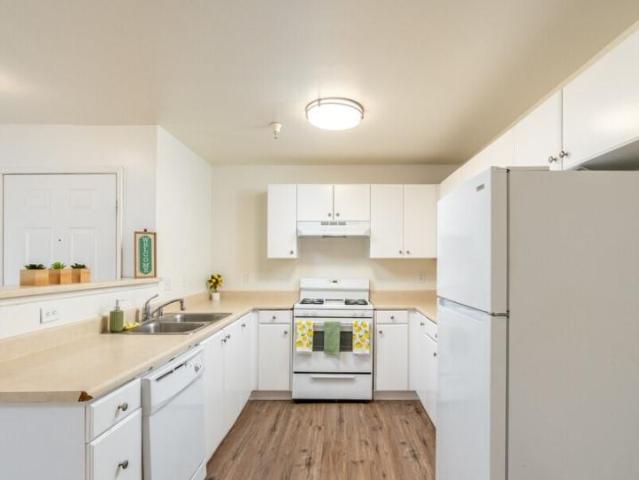2 BR, 2 BA Apartment 1105 East Avenue Q 4 Unit 421 RDA, Palmdale, CA 93550