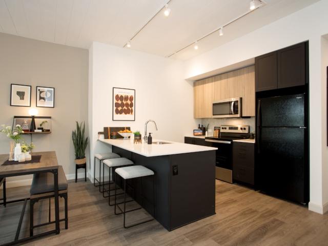 2 BR, 2 BA Apartment 1108 East Armour Boulevard Unit 208, Kansas City, MO 64109