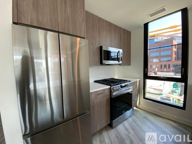2 BR, 2 BA Apartment 1118 W Patterson Ave, Unit 401, Chicago, IL 60613