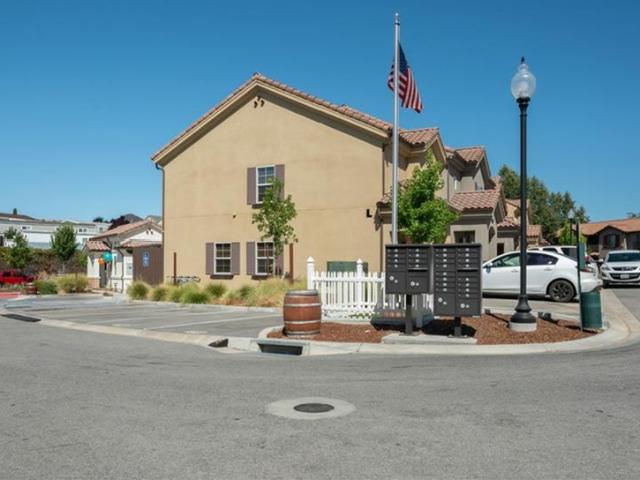 2 BR, 2 BA Apartment 11205 Bilbao Court Unit 00104, Atascadero, CA 93422