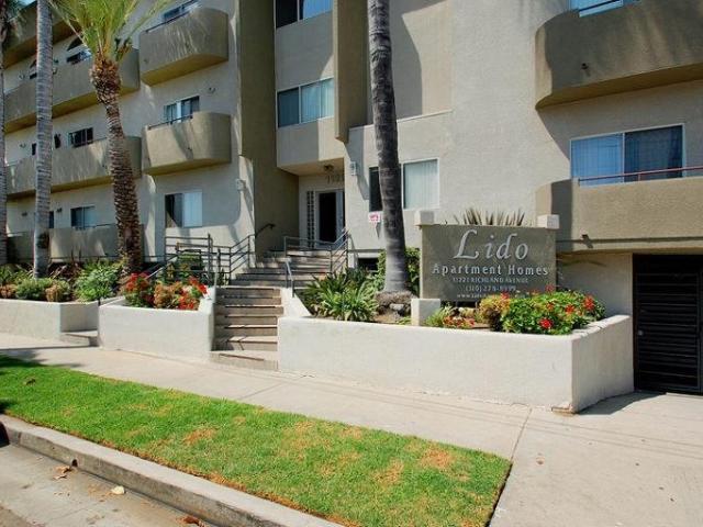 2 BR, 2 BA Apartment 11221 Richland Avenue Unit 205, Los Angeles, CA 90064