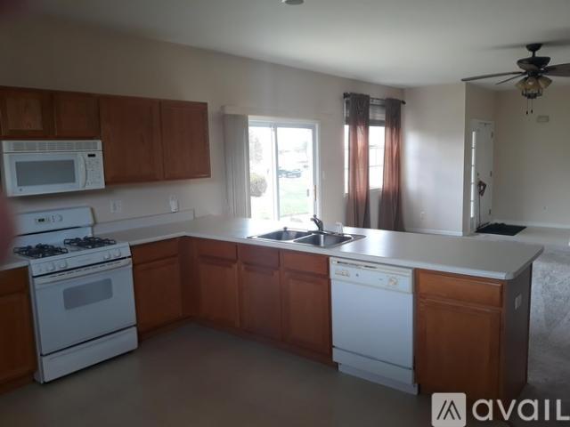 2 BR, 2 BA Apartment 1123 Auburn Meadow Lane, Schererville, IN 46375