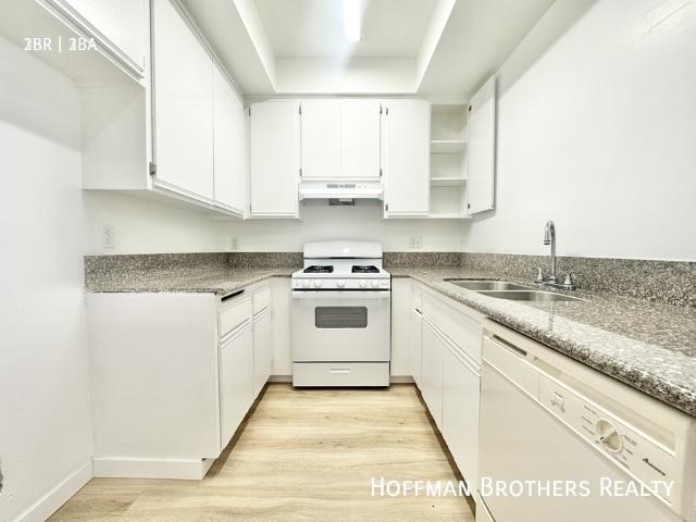 2 BR, 2 BA Apartment 11459 Collins St, North Hollywood, CA 91601