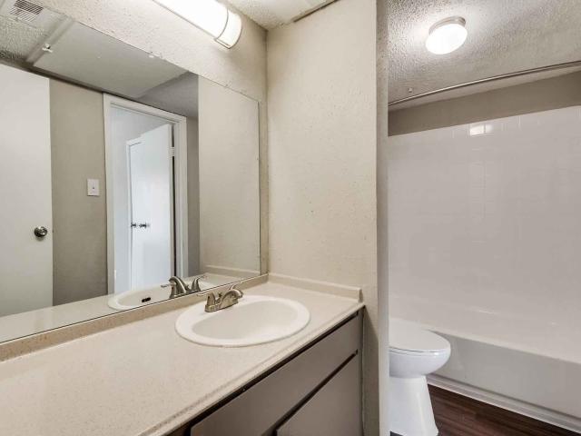 2 BR, 2 BA Apartment 11500 Green Plaza Dr Unit 301, Houston, TX 77038