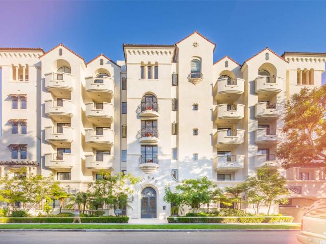 2 BR, 2 BA Apartment 11640 Mayfield Ave Unit 305, Los Angeles, CA 90049