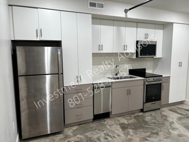 2 BR, 2 BA Apartment 1172 E Graystone Way, Salt Lake City, UT 84106